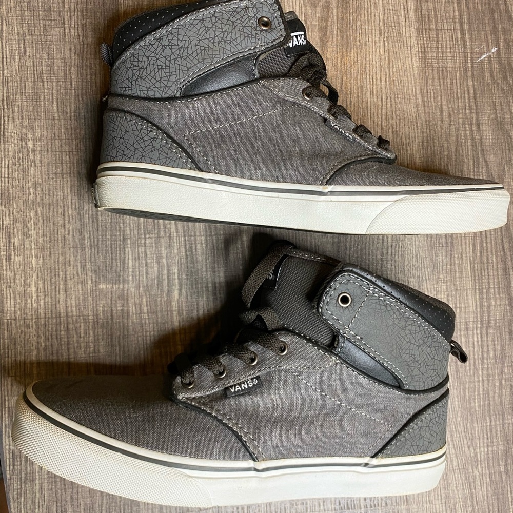 Gently used| VANS WOMEN SHOES - Picture 3 of 5